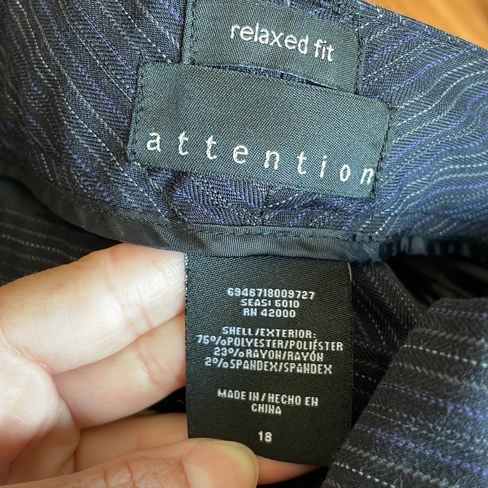 EUC WOMENS ATTENTION DRESS PANTS PLUS SIZE 18 black w/ navy blue pinstripes 1A - Picture 10 of 13